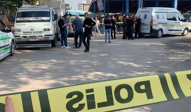 Adana’da Dehşet Anları!  Pazar Yerinde Kanlı Çatışma: 2 Ölü, 5 Yaralı