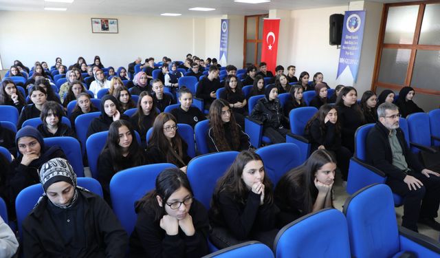 Edremit Belediyesi’nden Dünya İkincisi Öğrencilere Teknoloji Desteği