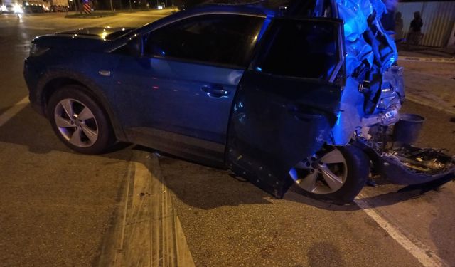 Susurluk-Bandırma Karayolunda Feci Kaza: Otomobil Tıra Çarptı, 1 Kişi Hayatını Kaybetti!