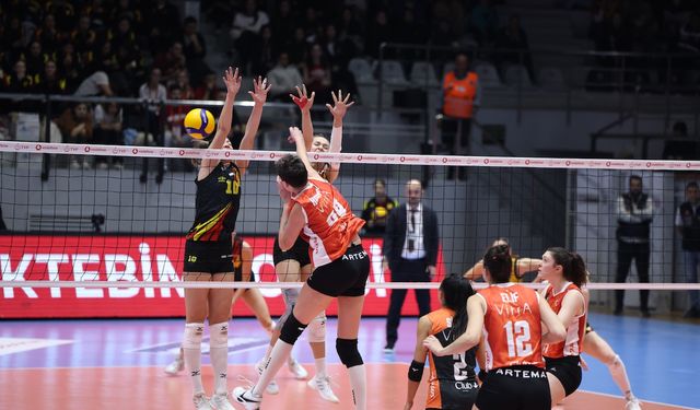 Eczacıbaşı Dynavit Göztepe'yi 3-0'la Geçti!