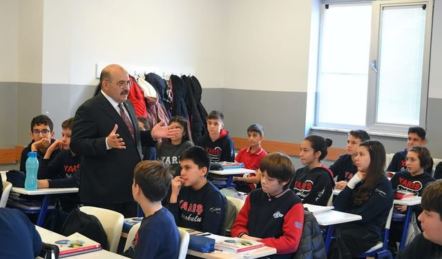 Balıkesir Valisi İsmail Ustaoğlu’ndan Altıeylül Yarış Ortaokulu’na Ziyaret