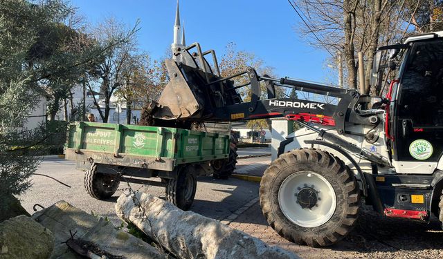 Kepsut’ta Belediye Ekiplerinden Çok Noktada Hizmet Çalışması