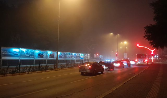 Balıkesir Sisle Kaplandı: Soğuk Hava ve Düşen Sıcaklıklar Hayatı Zorluyor