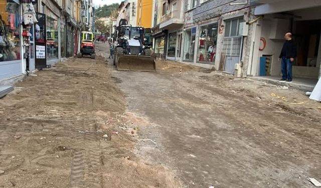 Hitay Caddesi’nde Kaldırım Dolgu Çalışmaları Başladı