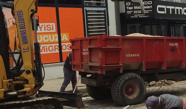 Manyas’ta Yol Yapım Çalışmaları Yeni Yıla Hız Kesmeden Devam Ediyor