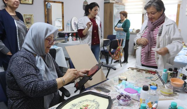Edremit Atatürk Gençlik Merkezi'nde Kış Dönemi Kursları Yoğun İlgi Görüyor