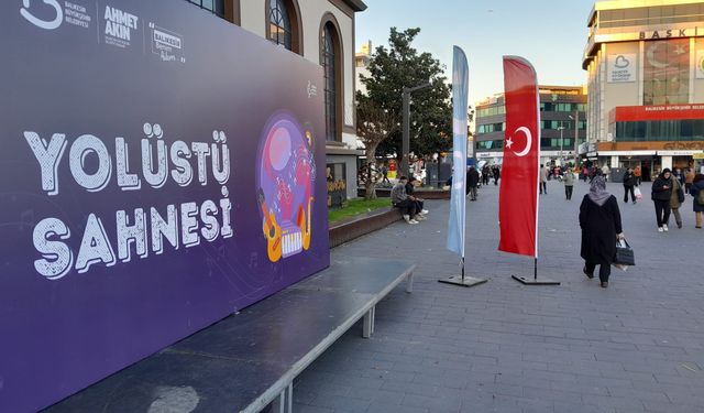 Yolüstü Sahnesi'nde konserlere devam... İşte Büyükşehir Bandosu'nun mini konseri