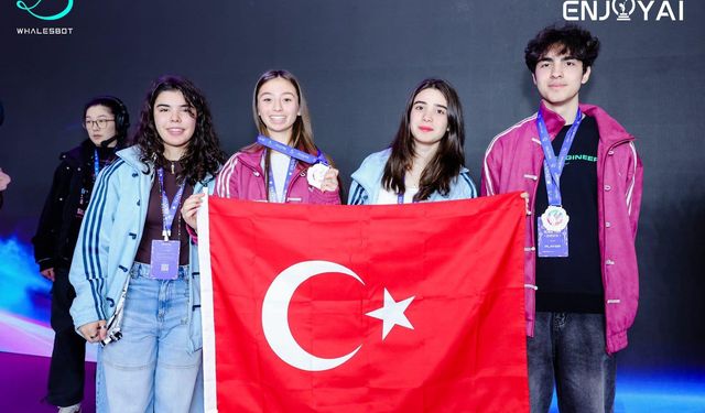 Balıkesir’in Robotik Gururu Çin’de Sahne Aldı! ENJOY AI Yarışmasından Çifte Gümüş Madalya ile Döndüler