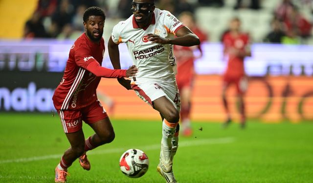 Galatasaray Antalya’da Fırtına Gibi! İlk Yarıyı 2-0 Önde Kapattı