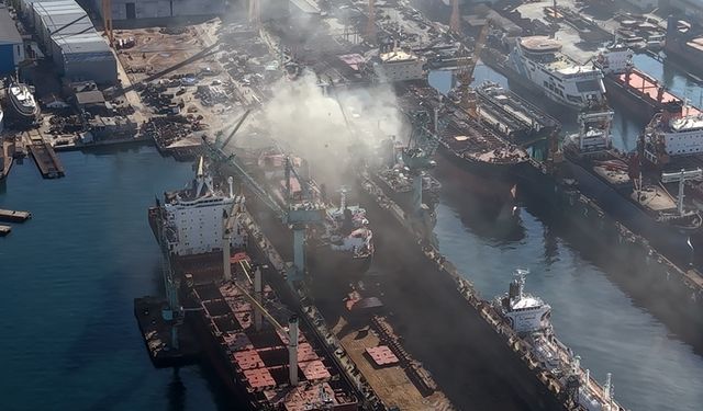 Tuzla Tersanesinde Korkutan Yangın! Alevler Geminin Katlarına Sıçradı!