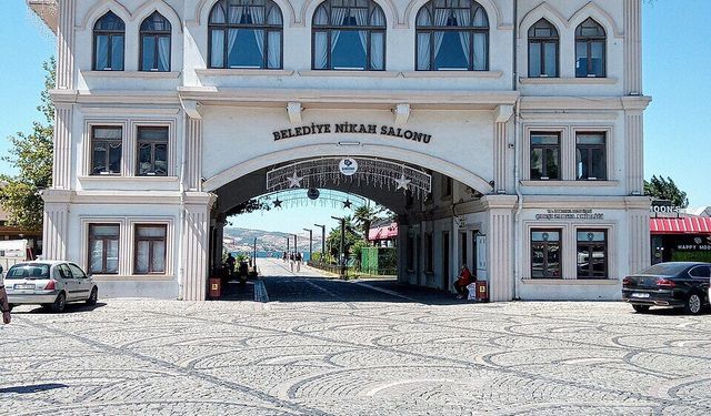 Bandırma’da Yılbaşı Tedbirleri: Cumhuriyet Meydanı Araç Trafiğine Kapatılıyor