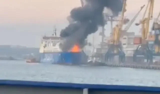 Son Dakika: Rusya Odessa Limanı’nı Vurdu! Türk Yük Gemisi “Cenk T” İsabet Aldı! Gemide Büyük Yangın!