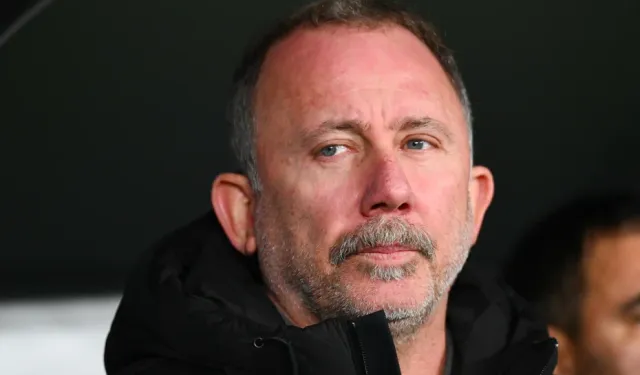 Beşiktaş’ta Eldiven Değişimi: Sergen Yalçın Kararını Verdi! Başakşehir Maçında Kalede Kim Olacak?