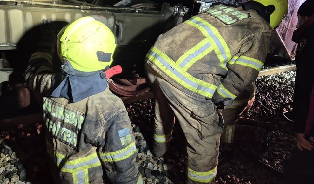 Yük treni az kalsın kül olacaktı! Lokomotif cayır cayır yandı