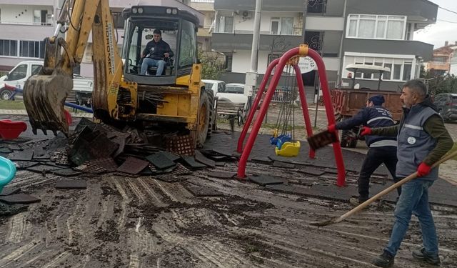 Şahindere Mahallesi’nde Park Zemin Yenileme Çalışmaları Sürüyor