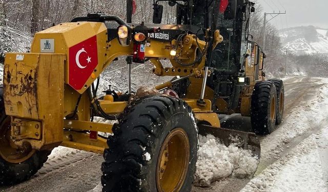 Gönen’de Kış Mesaisi Sürüyor: Kırsal Mahallelerde Yol Açma Çalışmaları Devam Ediyor