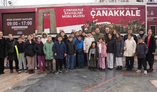 Çanakkale Savaşları Mobil Müzesi Sındırgı’da Öğrencilerle Buluştu