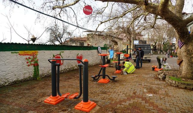 Edremit’te Kızılkeçili Mahallesi’ne Yeni Açık Hava Spor Aletleri Kuruldu