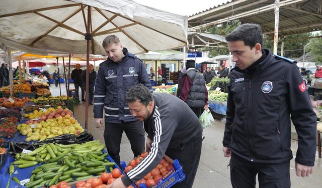 Burhaniye Belediyesi Zabıta Ekipleri Pazar Denetimlerini Sürdürüyor