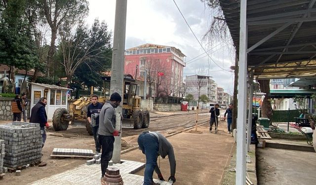 Bigadiç’te İnönü Caddesi Yenileniyor: Kaldırım Çalışmaları Başladı