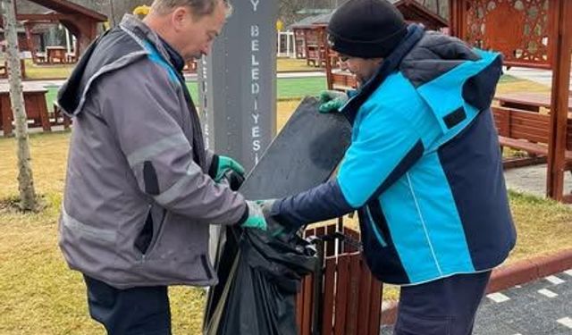 Dursunbey’de Cadde ve Sokaklarda Temizlik Çalışmaları Sürüyor