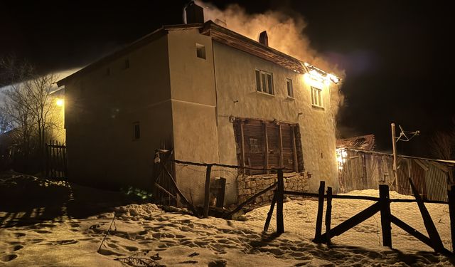 Karabük’ün Eflani İlçesinde Yangın: İki Katlı Ev Kullanılamaz Hale Geldi