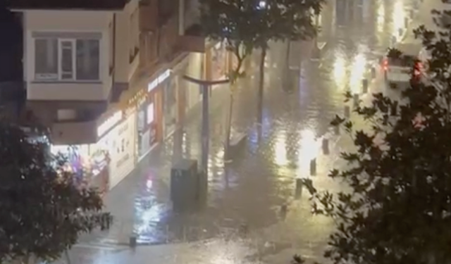 Balıkesir’de Kabus Gecesi! Şiddetli Fırtına ve Sağanak Hayatı Felç Ettİ: Yollar Göle Döndü!