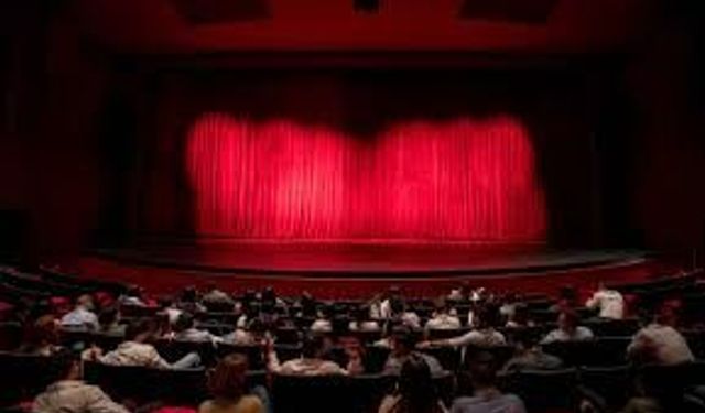 Ayvalık Belediye Tiyatrosu’nun Ocak Ayı Oyun Programı Açıklandı