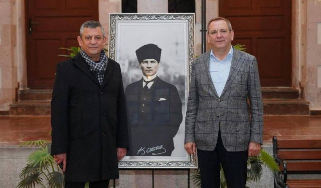 Ayvalık’ta Yeni Yıl Zirvesi: CHP Lideri Özel’den Başkan Ergin’e Tam Destek