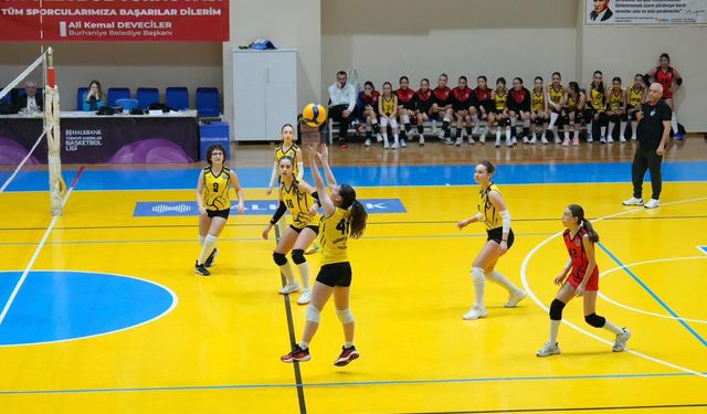 Burhaniye’de Dev Turnuva Başladı! 4. Geleneksel Yıldız Kızlar Voleybol Şöleni: 16 Takım, 250 Sporcu Sahada!