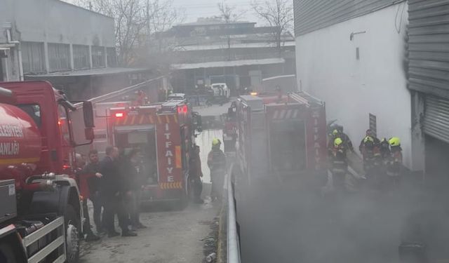 Balıkesir Yaylada AVM'de Yangın Paniği! Bodrum Katından Dumanlar Yükseldi!