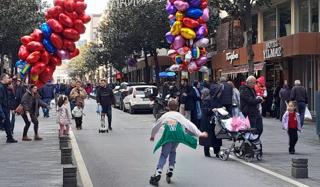 Balıkesir’de yalancı bahar: sokaklar doldu, soğuk kapıda