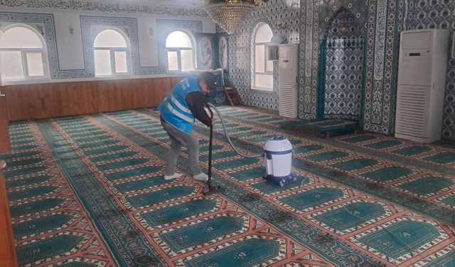 Marmara Adalar Belediyesi’nden Ramazan Öncesi Camilerde Temizlik Çalışması