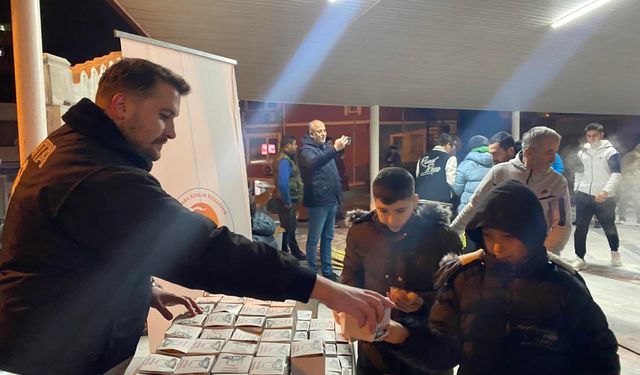 Marmara Adalar’da Berat Kandili’nde Kandil Simidi İkramı