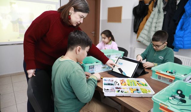 Burhaniye Belediyesi Robotik Kodlama Kursu Devam Ediyor