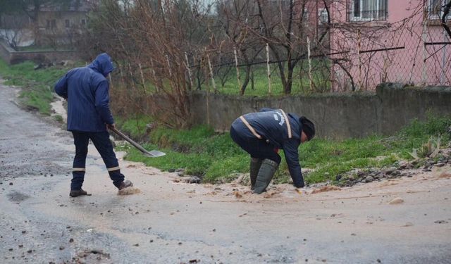 Sındırgı’da Yağış Öncesi ve Sonrası Altyapı Seferberliği