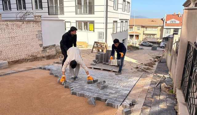 Bandırma’da Mahallelere Yoğun Mesai: Parke, Yeşil Alan ve Ağaçlandırma Çalışmaları Sürüyor