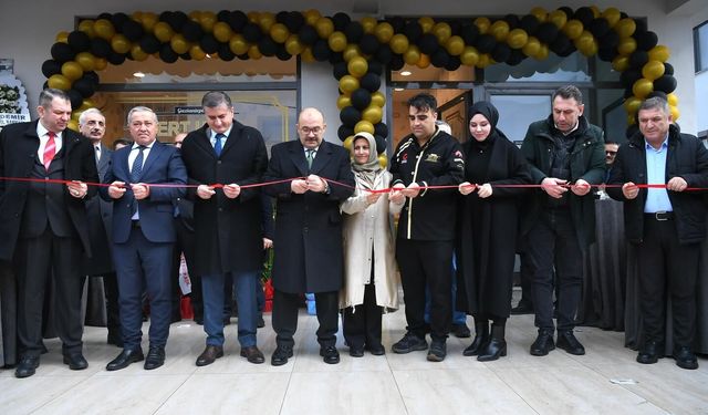 Sefaköy’de tatlı gün: Gaziantepli Mert Usta yeni şubenin kapılarını açtı