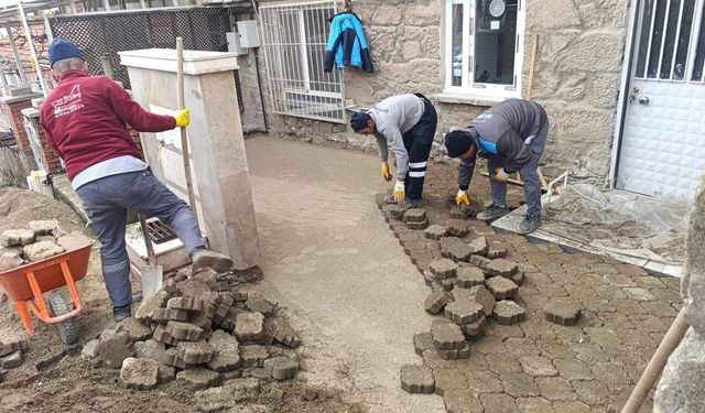 Dursunbey Belediyesi Fen İşleri ekipleri sahada çalışmalarını sürdürüyor