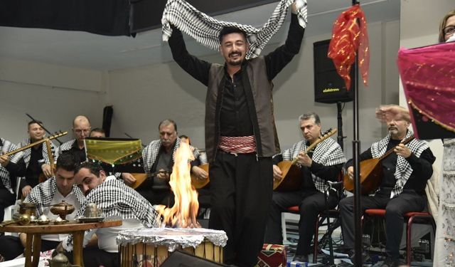 Dursunbey’de Sıra Gecesi Konseri Yoğun İlgi Gördü! 70 Sanatçı Sahne Aldı