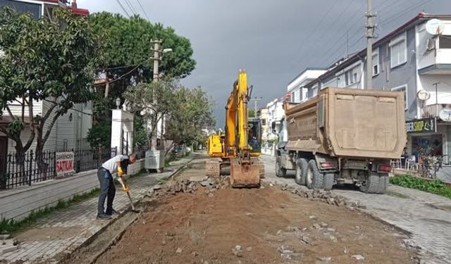 Edremit’te Gazi Atatürk Caddesi’nde Yol Çalışması Başladı