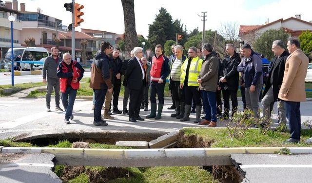 BURHANİYE’DE YAĞIŞ SONRASI YOL GÖÇÜKLERİ İNCELENDİ