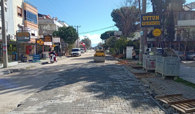 Edremit’te İkizçay Mahallesi Gazi Atatürk Caddesi’nde Yol Tamirat Çalışmaları Devam Ediyor