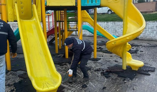 Altınoluk’ta Çocuk Parkı Yenileniyor: 2 Temmuz Parkı’nda Zemin Güvenli Hale Getiriliyor