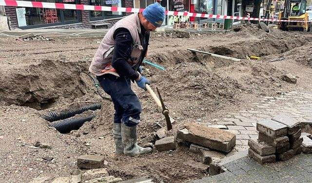 Bigadiç Belediye Caddesi Yenileniyor: Sokak Sağlıklaştırma Çalışmaları Sürüyor