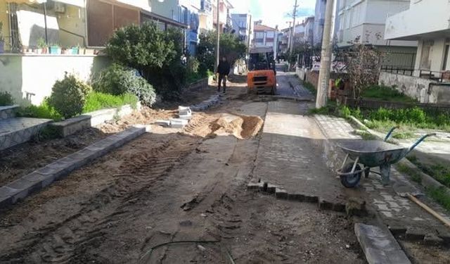 Edremit’te Yol Çalışması! İkizçay Mahallesi’nde 2 Sokakta Çalışmalar Sürüyor