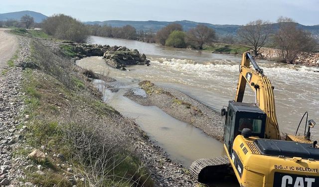 Bigadiç’te Millet Bahçesinde Altyapı Çalışması: Su Yolu Açma İşlemi Başlatıldı