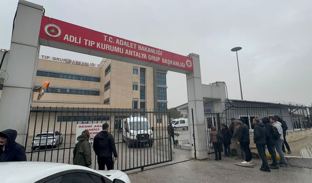 Antalya’daki Otobüs Kazasında Hayatını Kaybedenlerin Cenazeleri Ailelerine Teslim Ediliyor