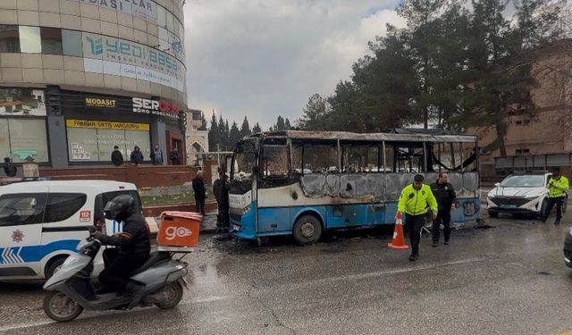 Gaziantep'te Korku Dolu Anlar! Şehitkamil'de Yolcu Midibüsü Alevlere Teslim Oldu!