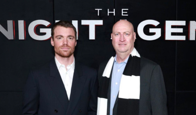 Hollywood Galasında Beşiktaş Atkısı! The Night Agent Yapımcısı Galaya Beşiktaş Atkısıyla Çıktı!